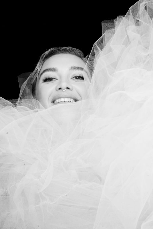 FLORENCE PUGH - 2022 British International Film Awards Photobooth, December 2022
