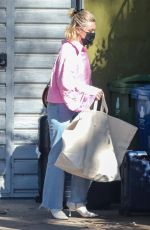FLORNCE PUGH Arrives at a Friend