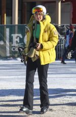 GIGI and BELLA HADID Skiing on Snow-covered Slopes of Aspen 12/19/2022