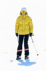 GIGI and BELLA HADID Skiing on Snow-covered Slopes of Aspen 12/19/2022