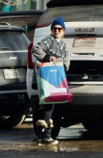 GOLDIE HAWN and KATE HUDSON Doing Some Last-minute Christmas Shopping in Aspen 12/23/2022