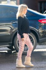 GOLDIE HAWN and KATE HUDSON Doing Some Last-minute Christmas Shopping in Aspen 12/23/2022
