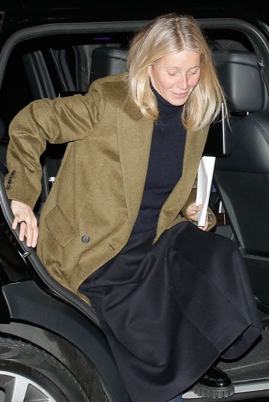 GWYNETH PALTROW Arrives at Her Hotel in Paris 12/02/2022