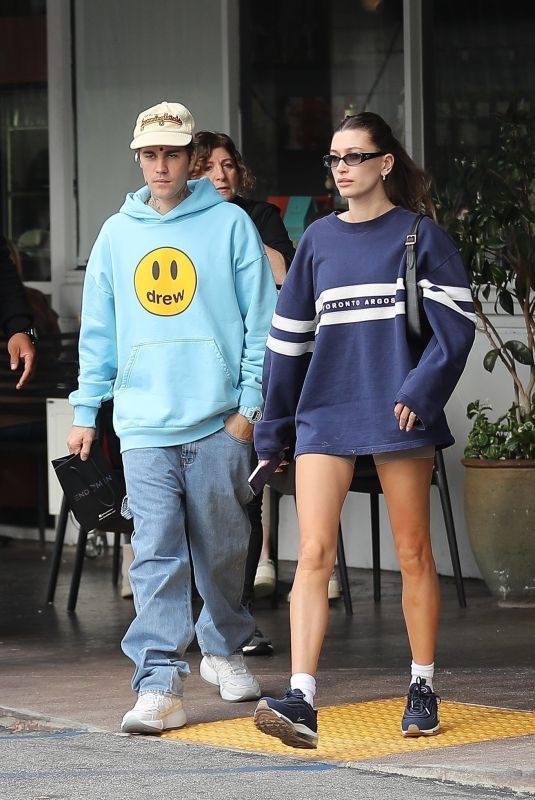 HAILEY and Justin BIEBER Out for Brunch at Beverly Glen Deli in Los Angeles 12/17/2022