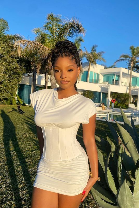 HALLE BAILEY - Instagram Photos 12/20/2022