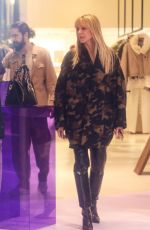 HEIDI KLUM and Tom Kaulitz Shopping at Yves Saint Laurent on Rodeo Drive in Beverly Hills 12/15/2022
