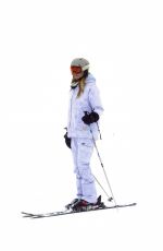 HEIDI KLUM Out Skiing at the Slopes in Aspen 12/28/2022