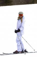 HEIDI KLUM Out Skiing at the Slopes in Aspen 12/28/2022