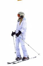 HEIDI KLUM Out Skiing at the Slopes in Aspen 12/28/2022