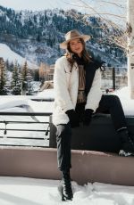 HELEN OWEN - Instagram Photos 12/18/2022