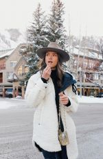 HELEN OWEN - Instagram Photos 12/18/2022
