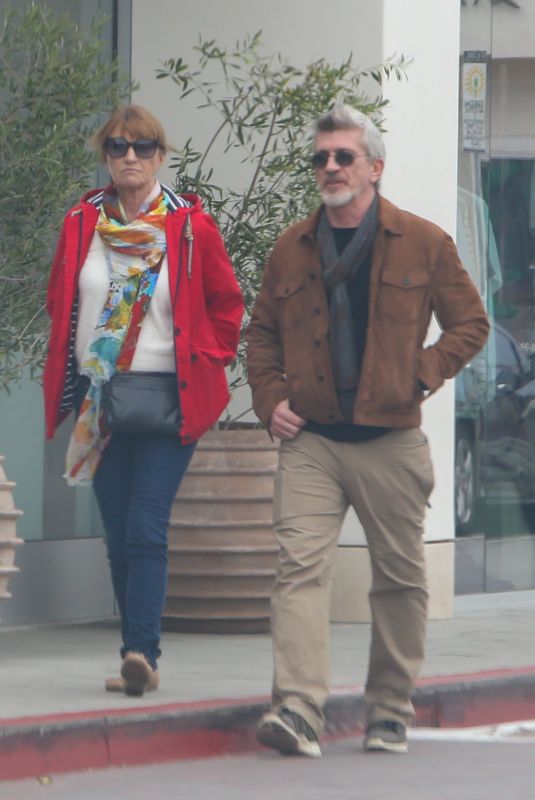 JANE SEYMOUR Out Shopping with a Friend in Malibu 21/27/2022