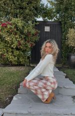 JENNA DAVIS - Instagram Photos 12/27/2022