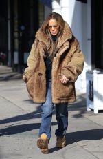 JENNIFER LOPEZ on Christmas Shopping at American Rag in Los Angeles 12/14/2022