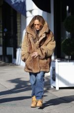 JENNIFER LOPEZ on Christmas Shopping at American Rag in Los Angeles 12/14/2022