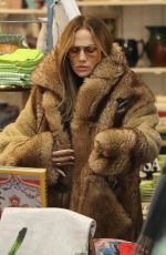 JENNIFER LOPEZ on Christmas Shopping at American Rag in Los Angeles 12/14/2022