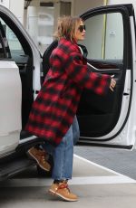 JENNIFER LOPEZ Out and About in Beverly Hills 12/15/2022