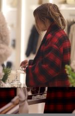 JENNIFER LOPEZ Out Shopping in Beverly Hills 12/15/2022