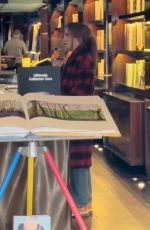 JENNIFER LOPEZ Out Shopping in Beverly Hills 12/15/2022