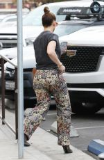 JENNIFER LOPEZ Out Shopping in Los Angeles 12/26/2022