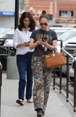 JENNIFER LOPEZ Out Shopping in Los Angeles 12/26/2022