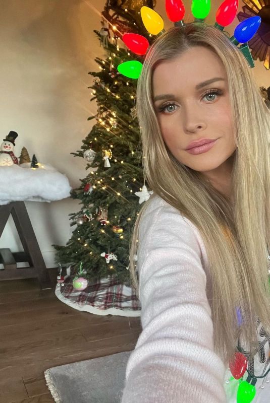 JOANNA KRUPA - Instagram Photos 12/25/2022