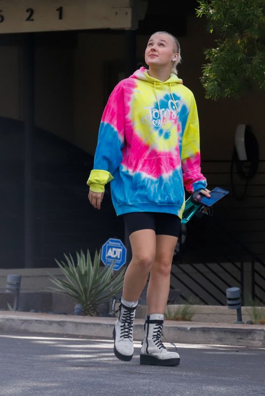 JOJO SIWA Out and About in Los Angeles 12/07/2022