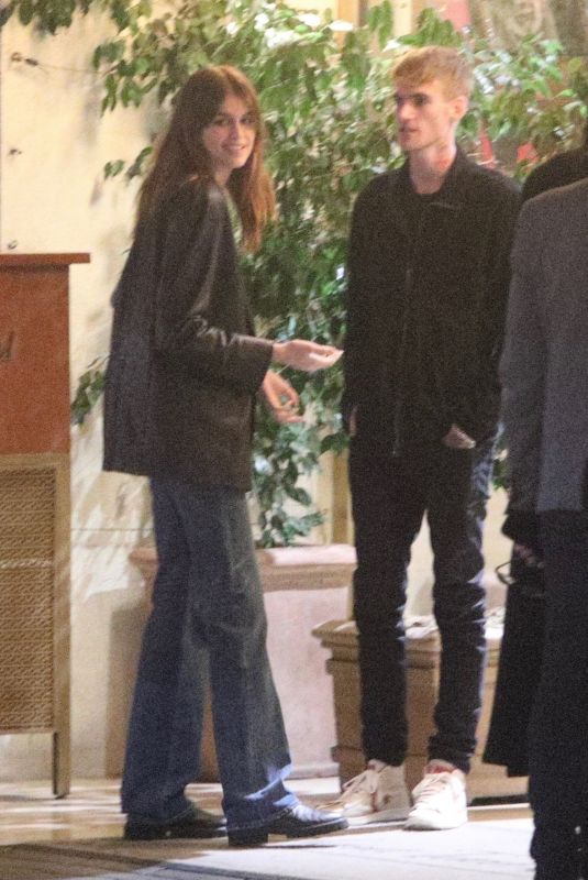 KAIA and Presley GERBER Out with Friends in Los Angeles 11/30/2022