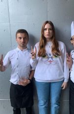 KAREN GILLAN Posing with Chefs of Tokyo Comic Con in Tokyo 11/27/2022