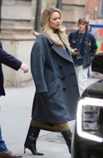 KATE HUDSON Heading to Jimmy Fallon Show in New York 12/12/2022
