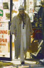 KATE HUDSON Out Shopping in Aspen 12/21/2022