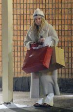 KATE HUDSON Out Shopping in Aspen 12/21/2022