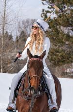 KATE HUDSON SARA FOSTER Riding Ponies in Aspen 12/21/2022