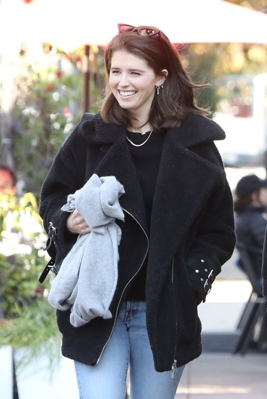KATHERINE SCHWARZENEGGER Celebrates Her 33rd Birthday with Family in Brentwood 12/13/2022