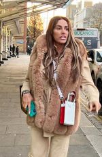 KATIE PRICE Leaves Chelsea and Westminster Hospital 11/30/2022