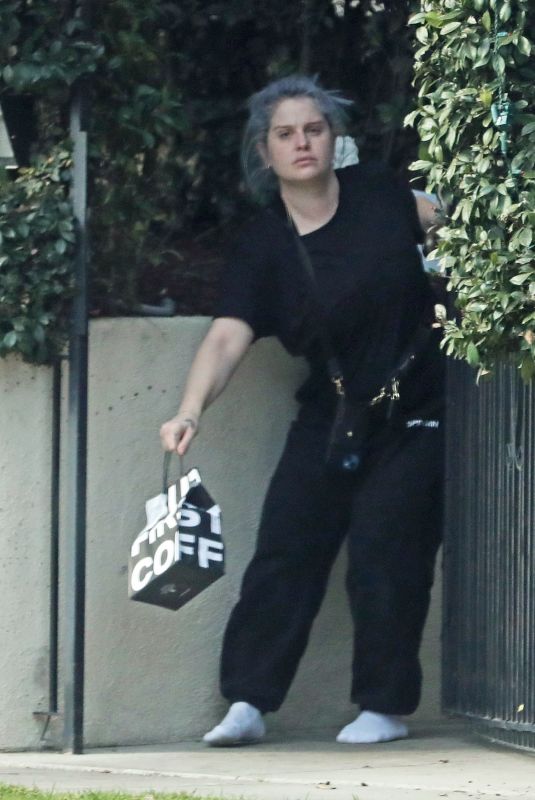 KELLY OSBOURNE Gets Coffee Delivered in Los Angeles 12/17/2022