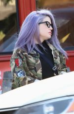 KELLY OSBOURNE Shopping at Juvenile in Sherman Oaks 11/29/2022