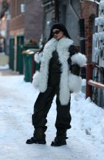 KENDALL and KYLIE JENNER Out Shopping at High-end Boutique Stores in Aspen 12/10/2022