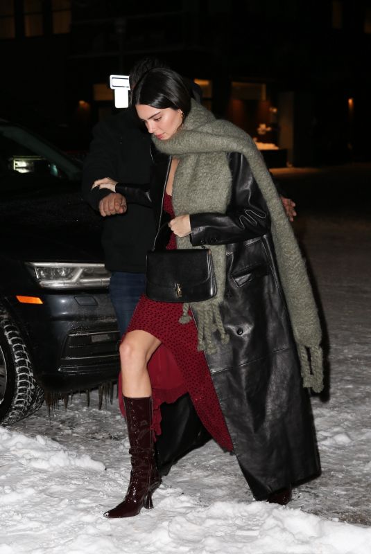 KENDALL JENNER Out for Dinner with Friends in Aspen 12/29/2022