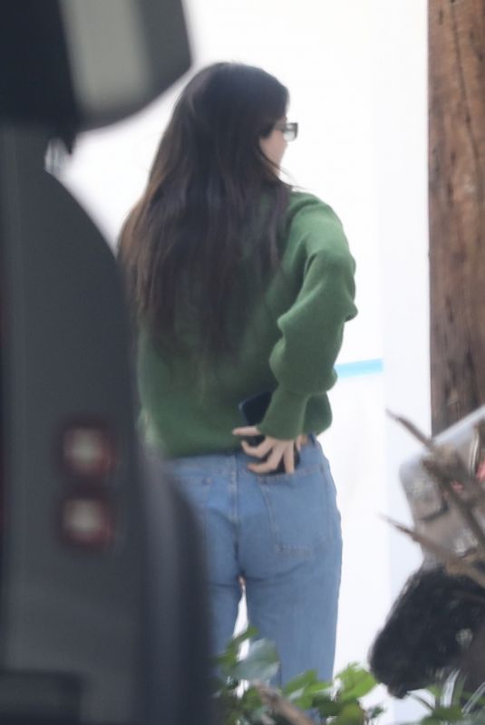 KENDALL JENNER Out for Lunch at Jon and Vinny