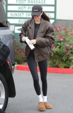 KENDALL JENNER Out for Smoothie at Earth Bar in West Hollywood 12/01/2022