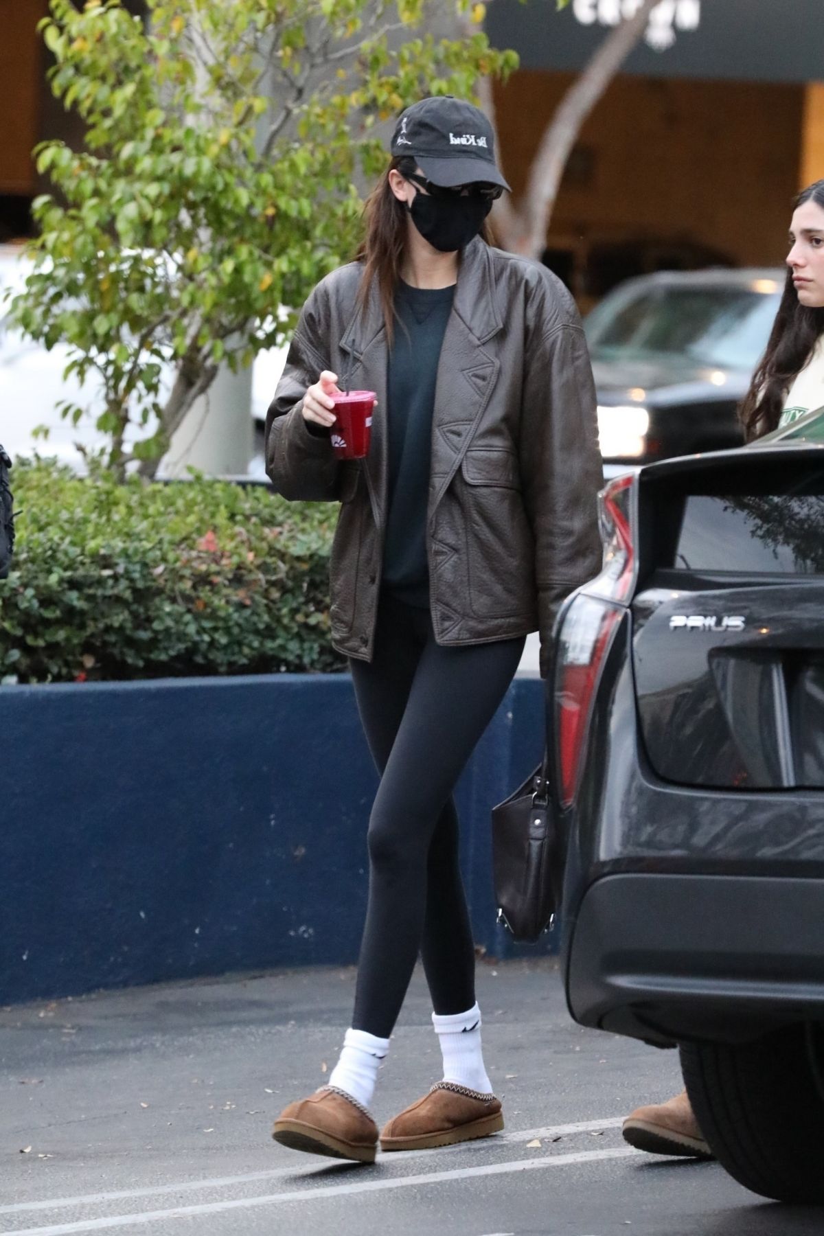 KENDALL JENNER Out for Smoothie at Earth Bar in West Hollywood 12/01 ...