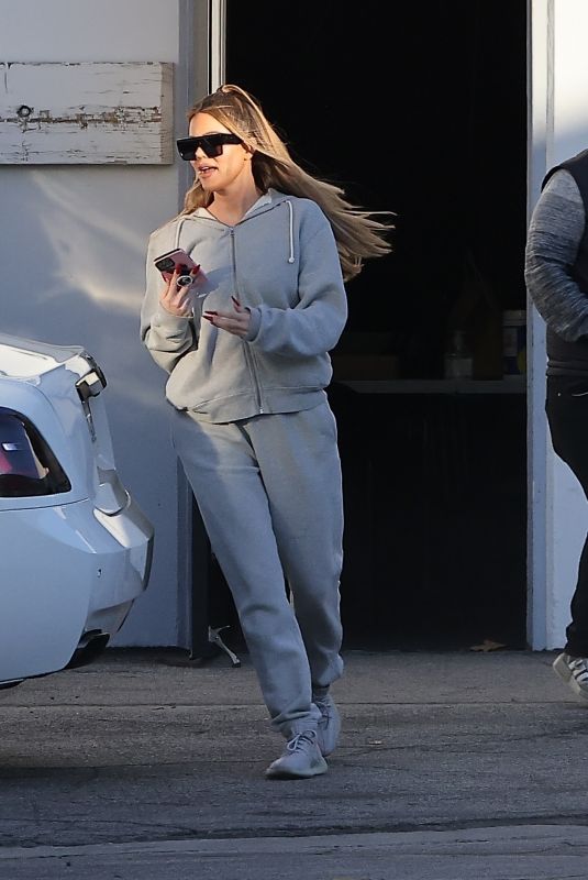 KHLOE KARDASHIAN Out and About in Los Angeles 12/14/2022