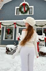 LARSEN THOMPSON - Instagram Photos and Video 12/25/2022