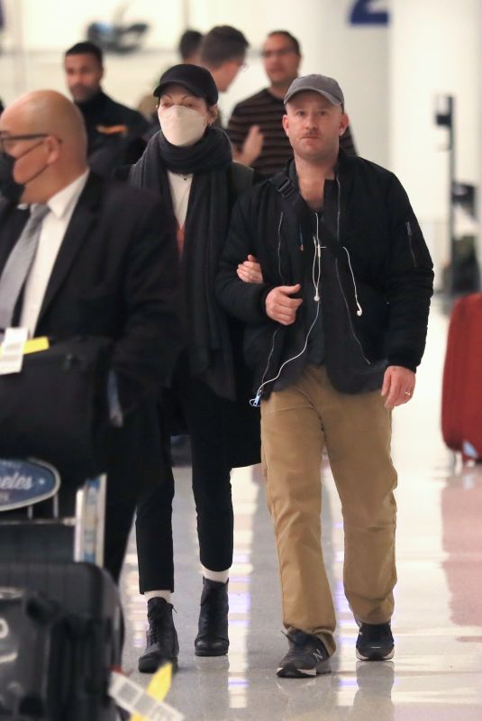 LAURA PREPON at LAX Airport in Los Angeles 11/30/2022