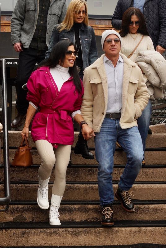 LAUREN SANCHEZ and Jeff Bezos Leaves Kemo Sabe Store in Aspen 12/28/2022