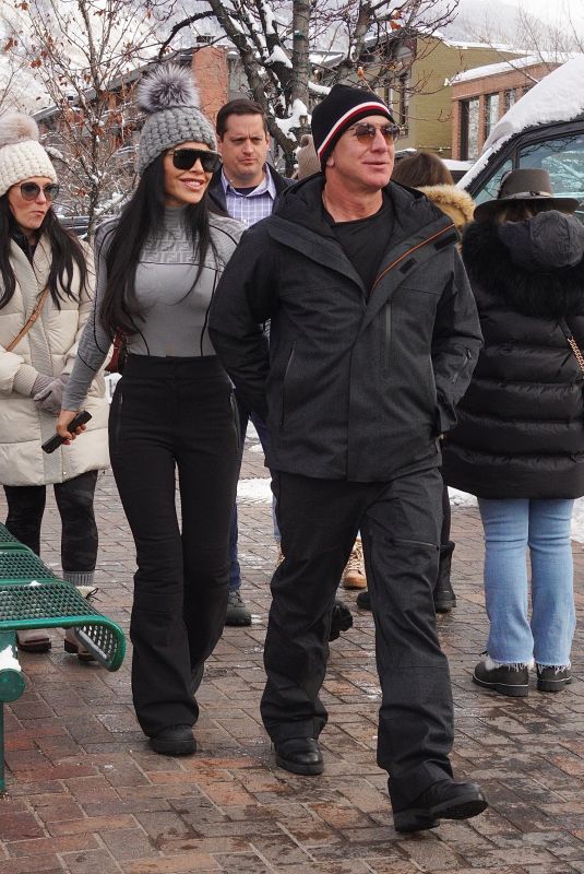 LAUREN SANCHEZ and Jeff Bezos Leaves the Paradise Bakery in Aspen 12/29/2022