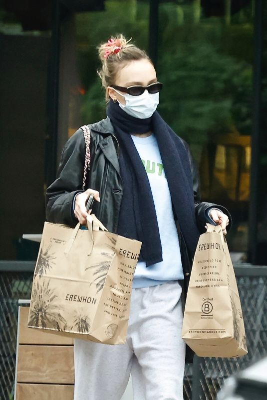 LILY-ROSE DEPP Shopping for Groceries in Studio City 12/30/2022