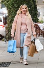 LINDA THOMPSON Shopping at Kitson in Beverly Hills 12/22/2022