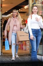 LINDA THOMPSON Shopping at Kitson in Beverly Hills 12/22/2022